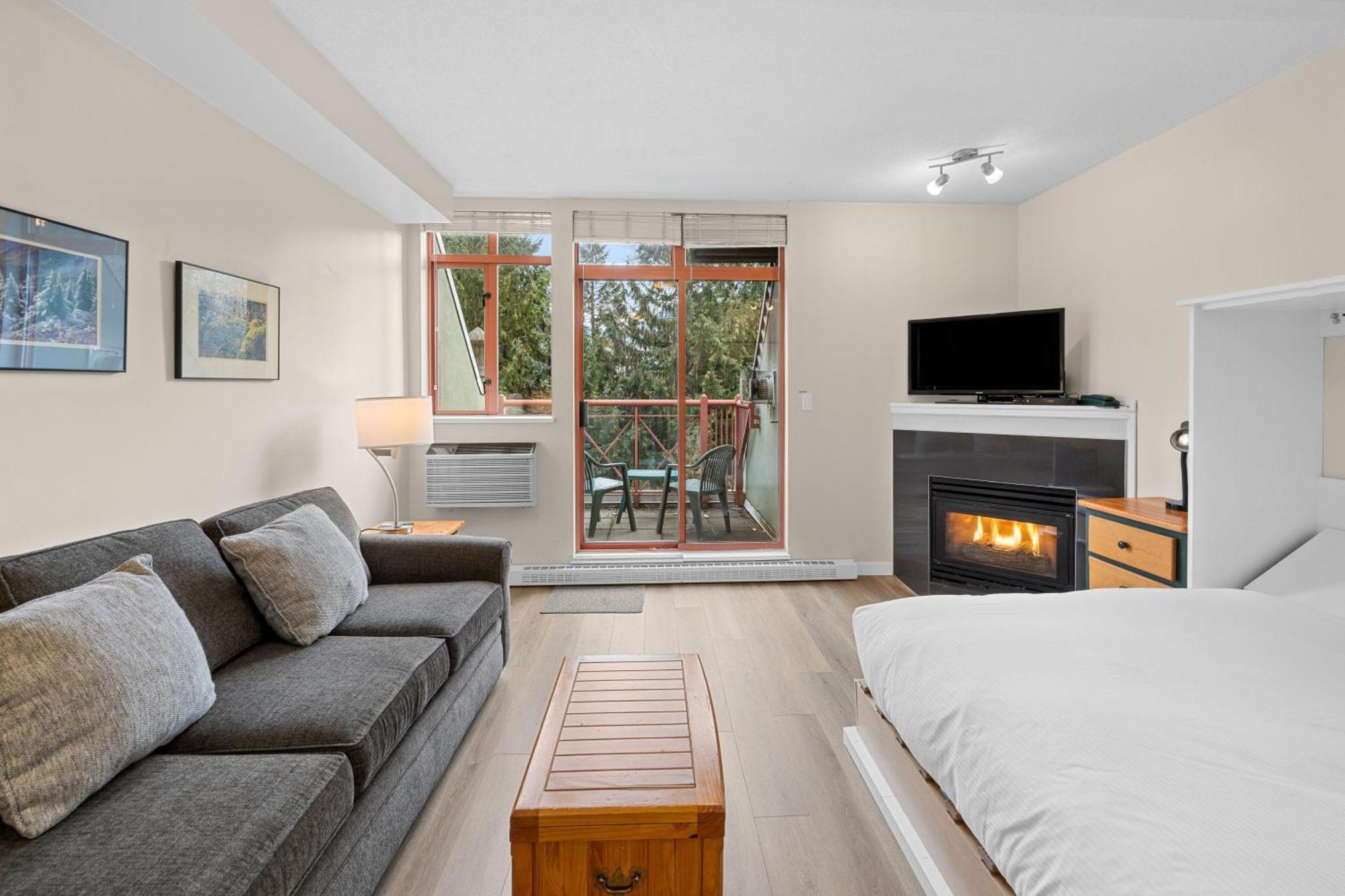 Alpenglow Lodge Studio With Park View By Mva ウィスラー エクステリア 写真